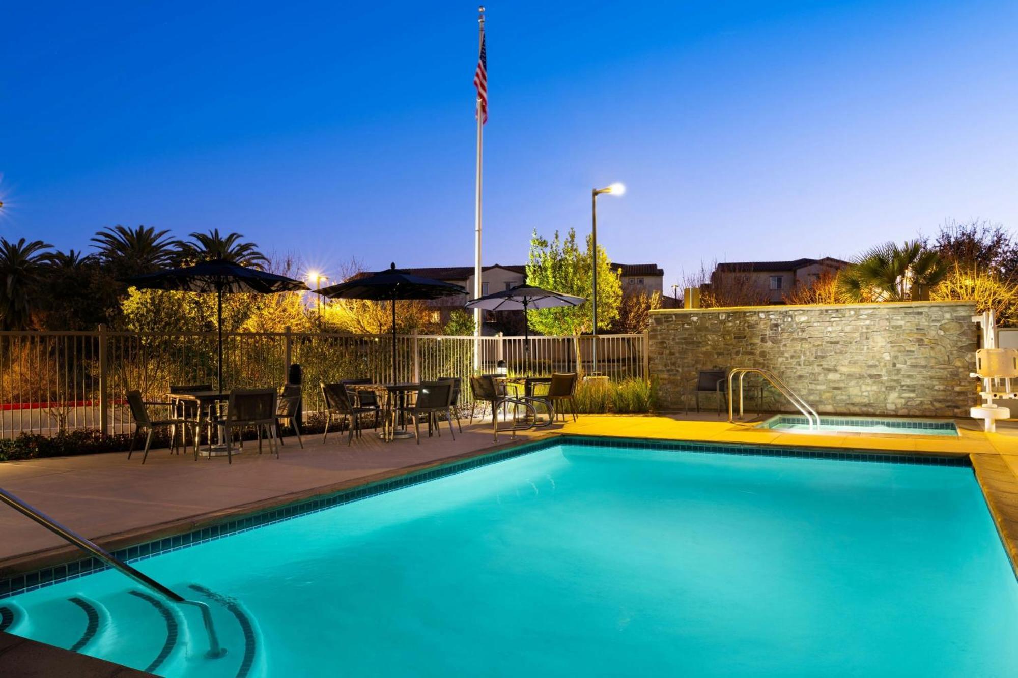 Courtyard By Marriott Sunnyvale Silicon Valley Экстерьер фото